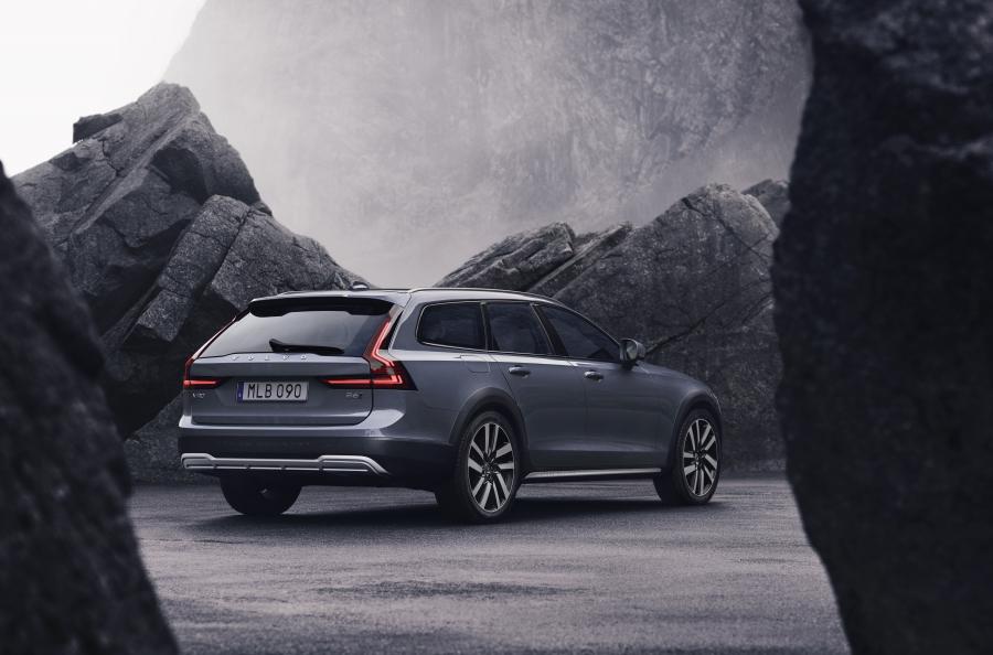  Volvo V90 B6 Cross Country 2020 года  (WW) (фото 9 из 9)